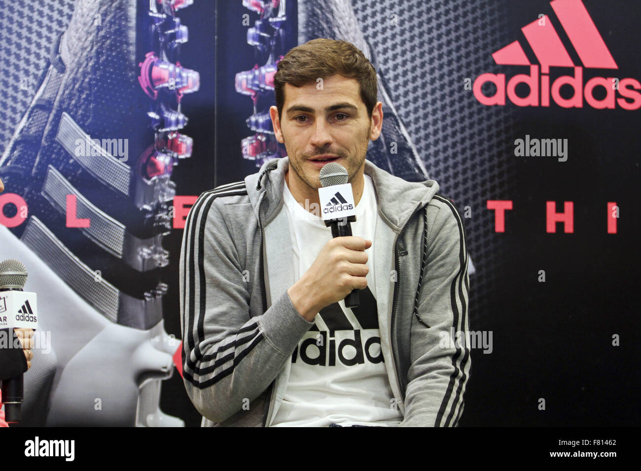 Matosinhos. 3rd December, 2015. The goalkeeper Iker Casillas Oporto  Football Club inaugurated this afternoon an Adidas shop in Commercial Mar  Shopping Center. Iker Casillas Credit: Atlantico Press/Alamy Live News  Stock Photo -