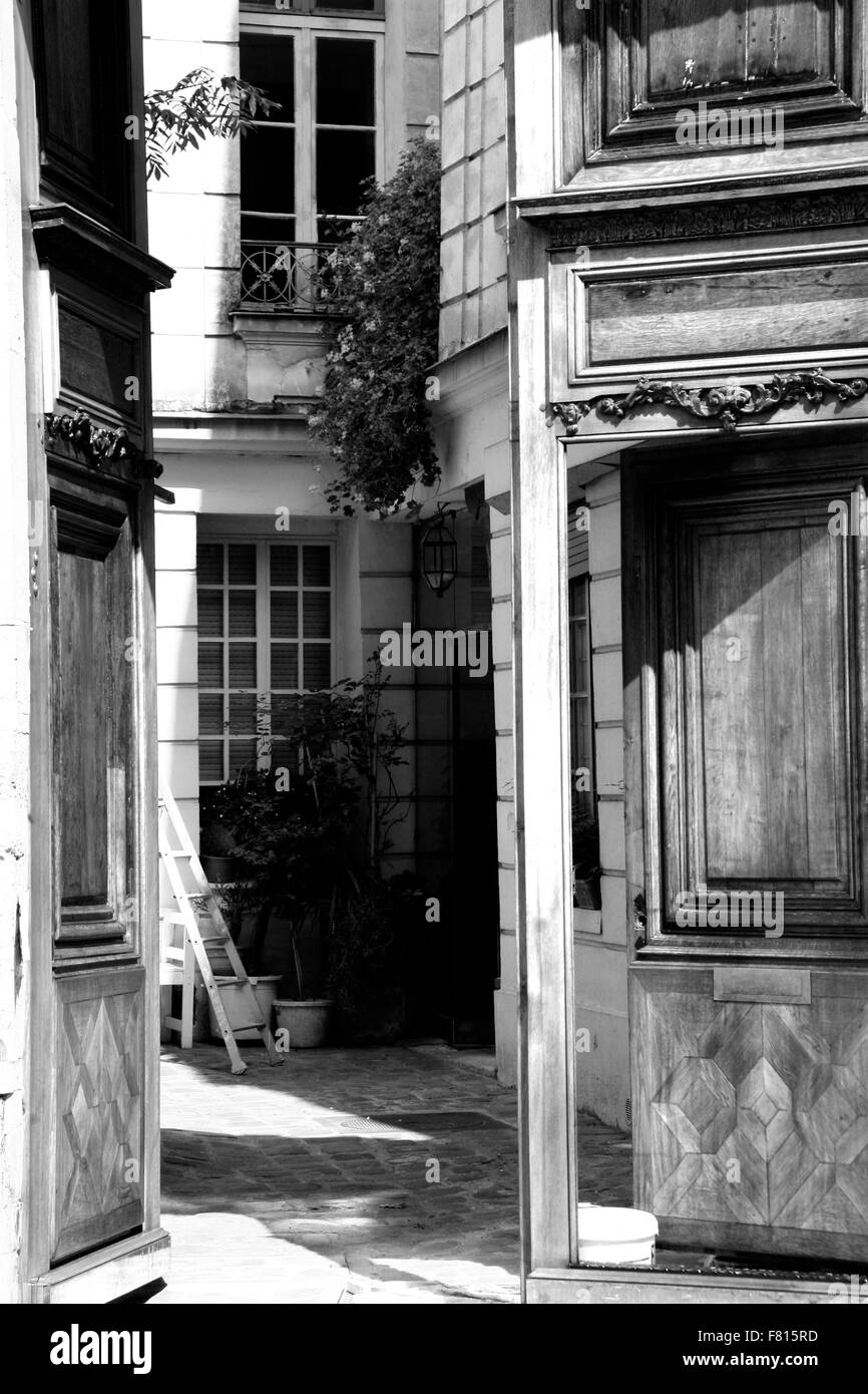 Doorway paris france Black and White Stock Photos & Images - Alamy