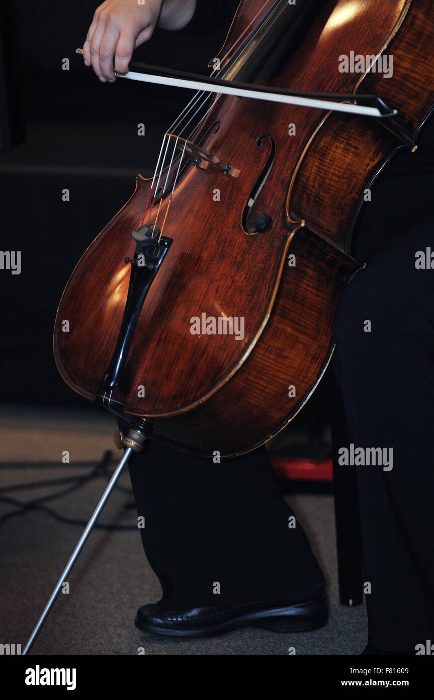 Cellist finger hires stock photography and images Alamy