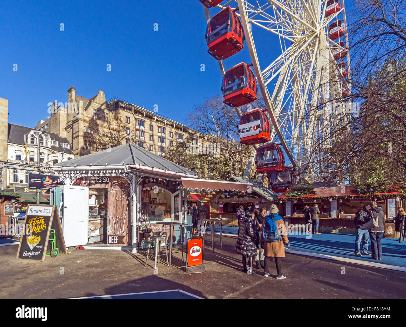 Edinburgh Christmas market 2015 with market stalls & Big Wheel Stock Photo
