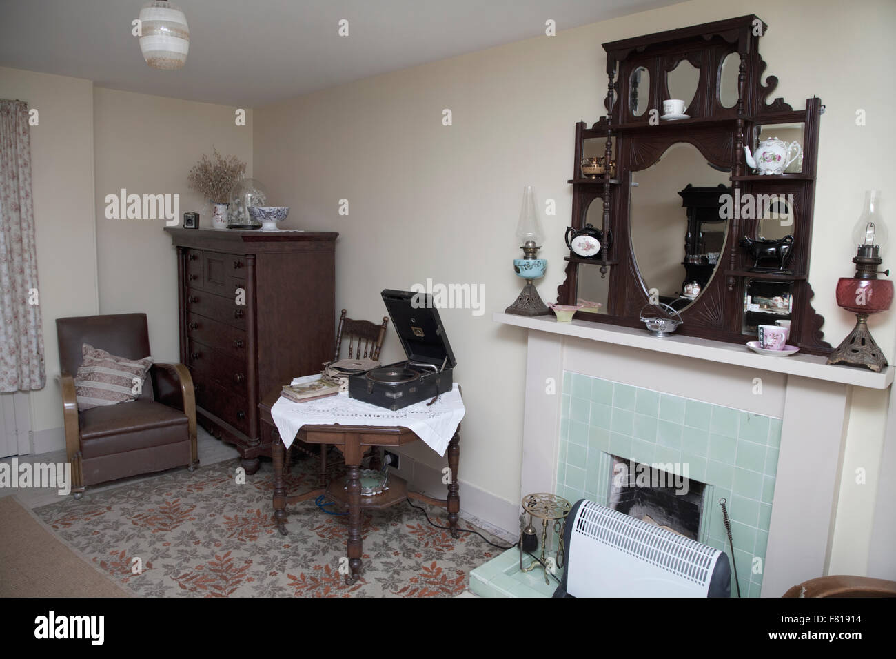 Old Fashioned Living Room British 1950s Style Stock Photo