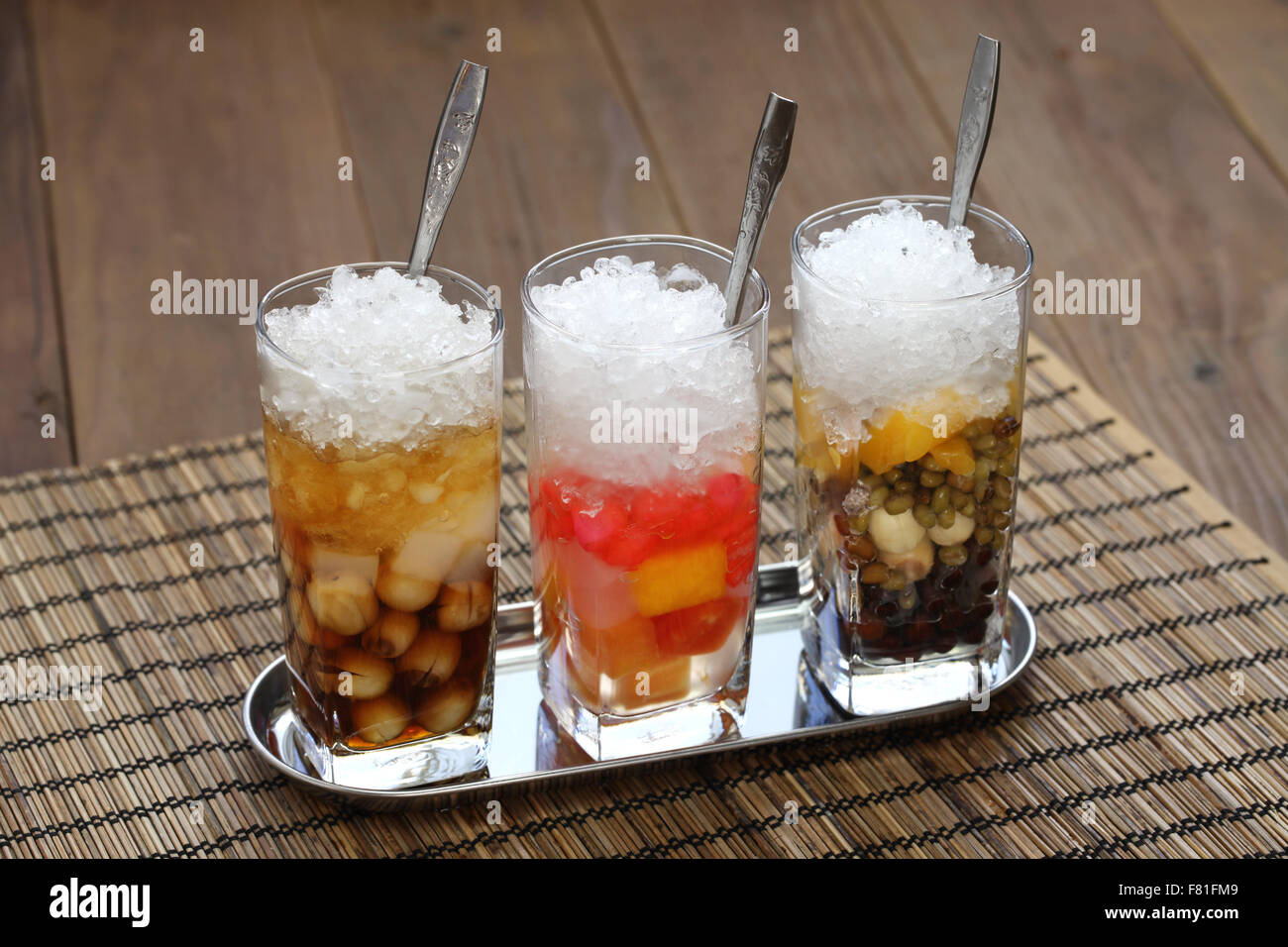 che is a vietnamese sweet dessert soup, usually served in a glass over ice and eaten with a spoon. Stock Photo