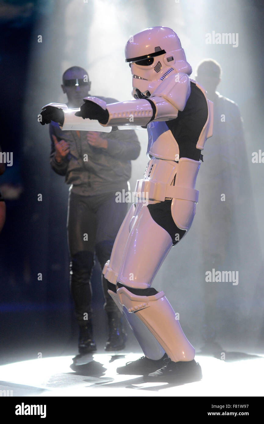 Star Wars stormtrooper does the Nae Nae at Clothes Show Live, NEC, Birmingham, UK, 4th December 2015. A fashionista's paradise, the show features regular high street and designer catwalk shows, hair and beauty demos, celeb appearances, and shopping opportunities aplenty. The centrepiece of the show, the Alcatel Fashion Theatre show features models, dancers, and music acts in a 45 minute extravaganza on the theme of Empires. 4th December 2015. Credit:  Antony Nettle/Alamy Live News Stock Photo