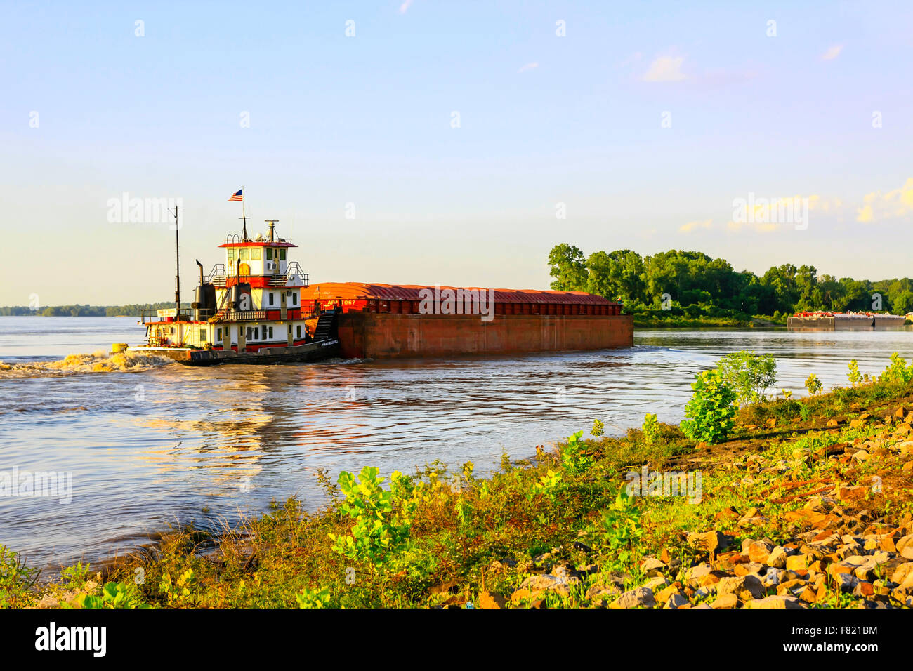Mississippi river barge traffic hires stock photography and images Alamy