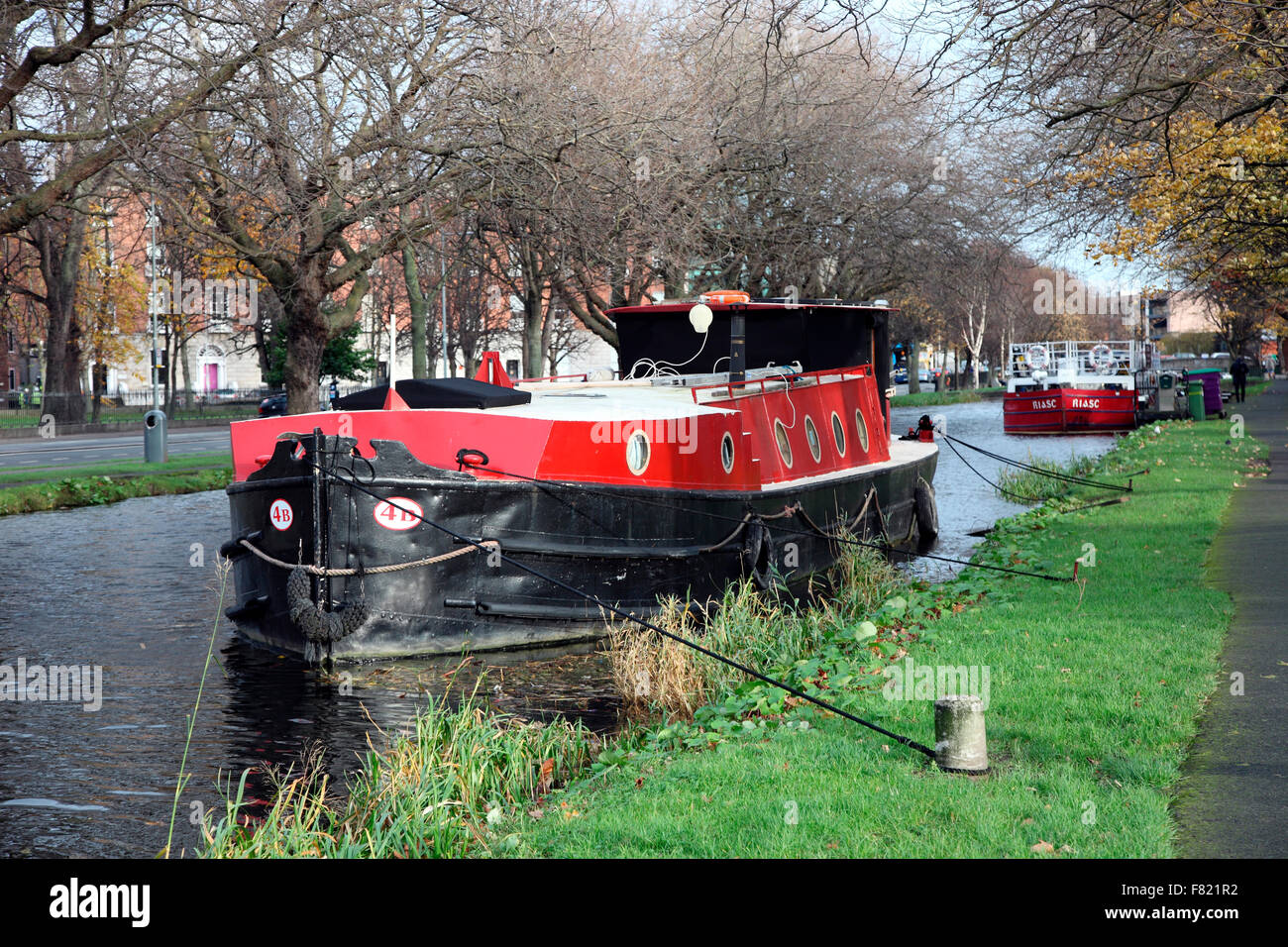 House boat on the Grand Canal, Dublin Stock Photo Alamy