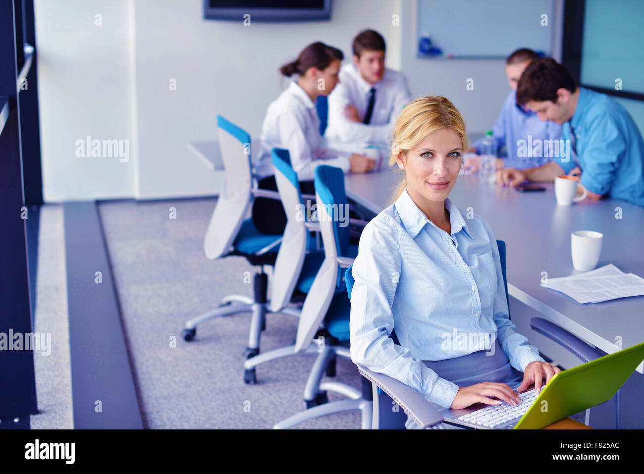 Business woman staff people group hi-res stock photography and images ...
