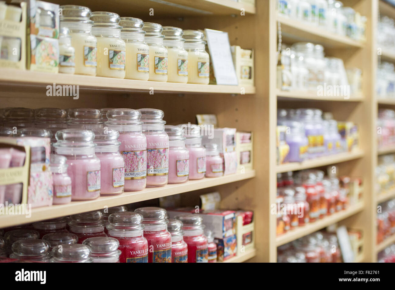Candles in a Yankee Candle store Stock Photo - Alamy