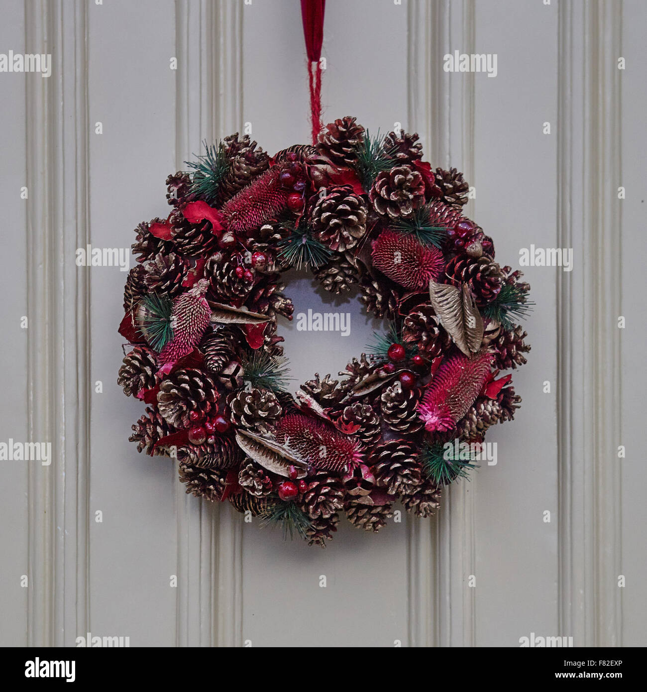 Pine Cone Christmas Wreath On White Door Stock Photo 91024718 Alamy