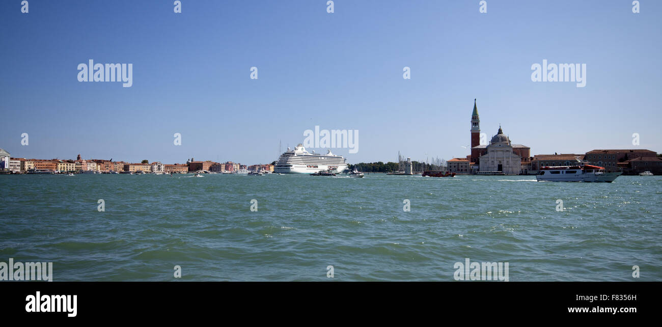 San Giorgio Maggiore and cruise ship Stock Photo
