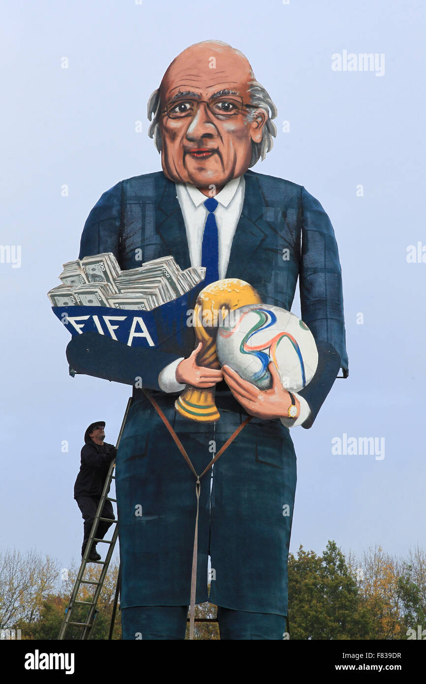 Sepp Blatter has been chosen as the Guy Fawkes Bonfire effigy for the famous Edenbridge Fireworks display. Being the favourite with the Bookies.  Featuring: Sepp Blatter Where: Edenbridge, United Kingdom When: 04 Nov 2015 Stock Photo