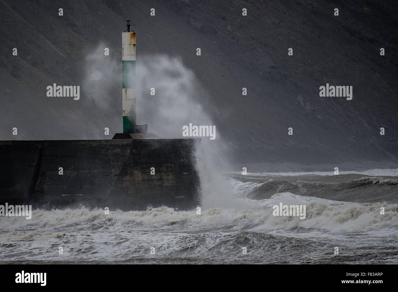 Aberystwyth Wales UK, Saturday 05 December 2015  The fourth named storm of the season, Storm Desmond, picks up strength and begins to batter the coast at Aberystwyth, west Wales  photo: © Keith Morris / Alamy Live  News Stock Photo