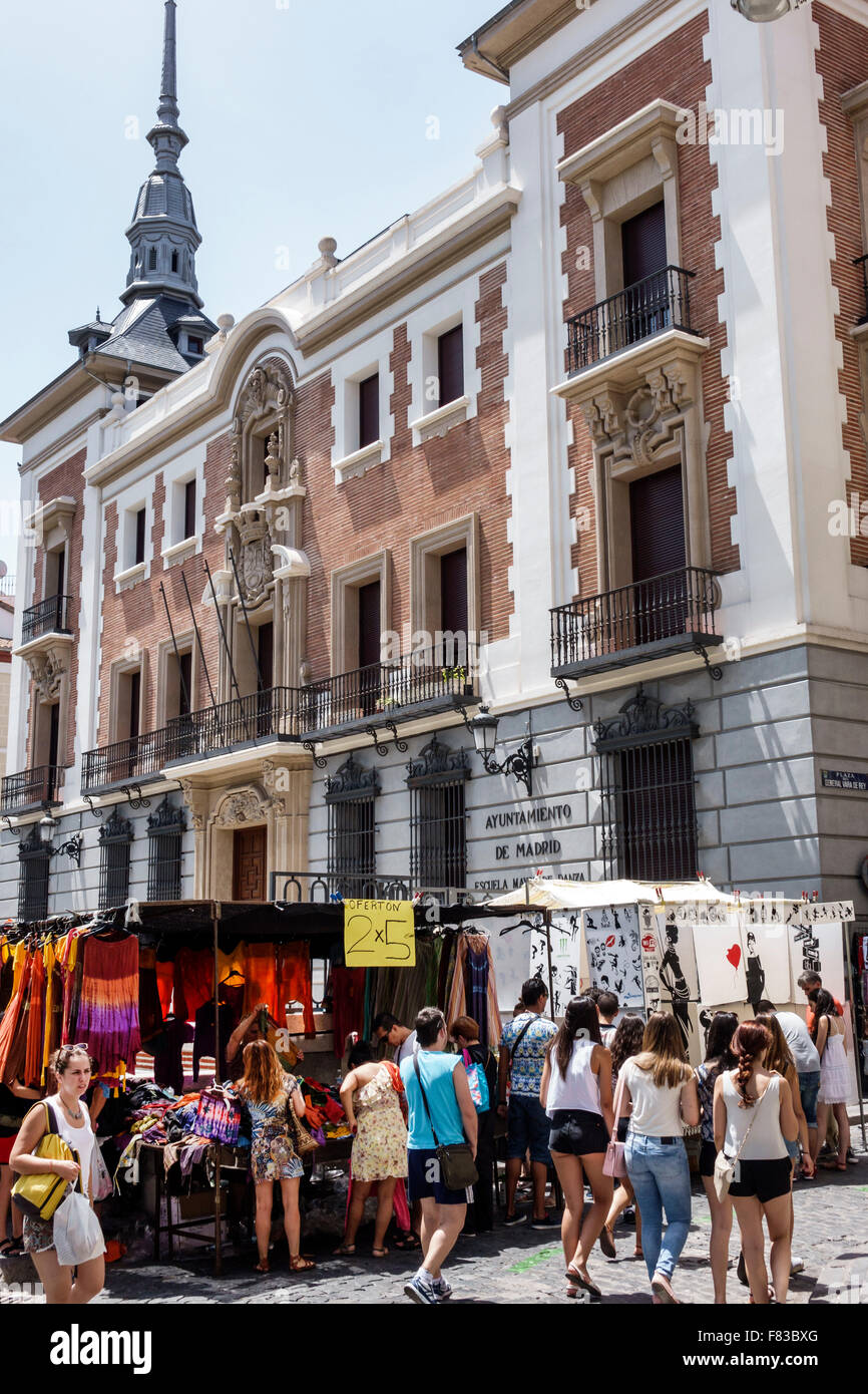 Madrid Spain,Hispanic Centro,Barrio de La Latina,el Rastro flea market,Plaza de Cascorro,Ribera de Curtidores,shopping shopper shoppers shop shops mar Stock Photo