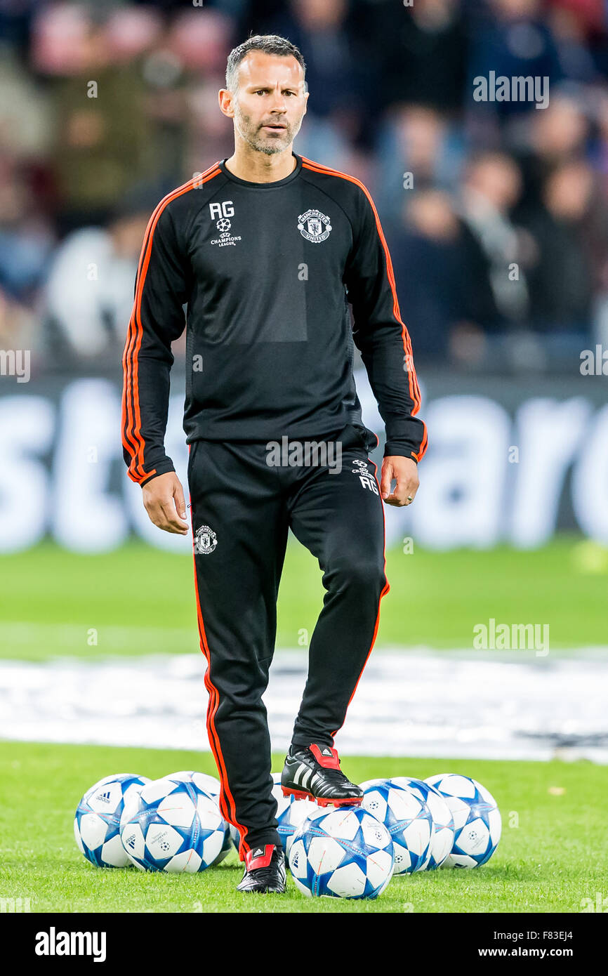 EINDHOVEN - SEPTEMBER 14: Ryan Giggs with Champions League balls during the warming up for the match PSV - Manchester United at Stock Photo