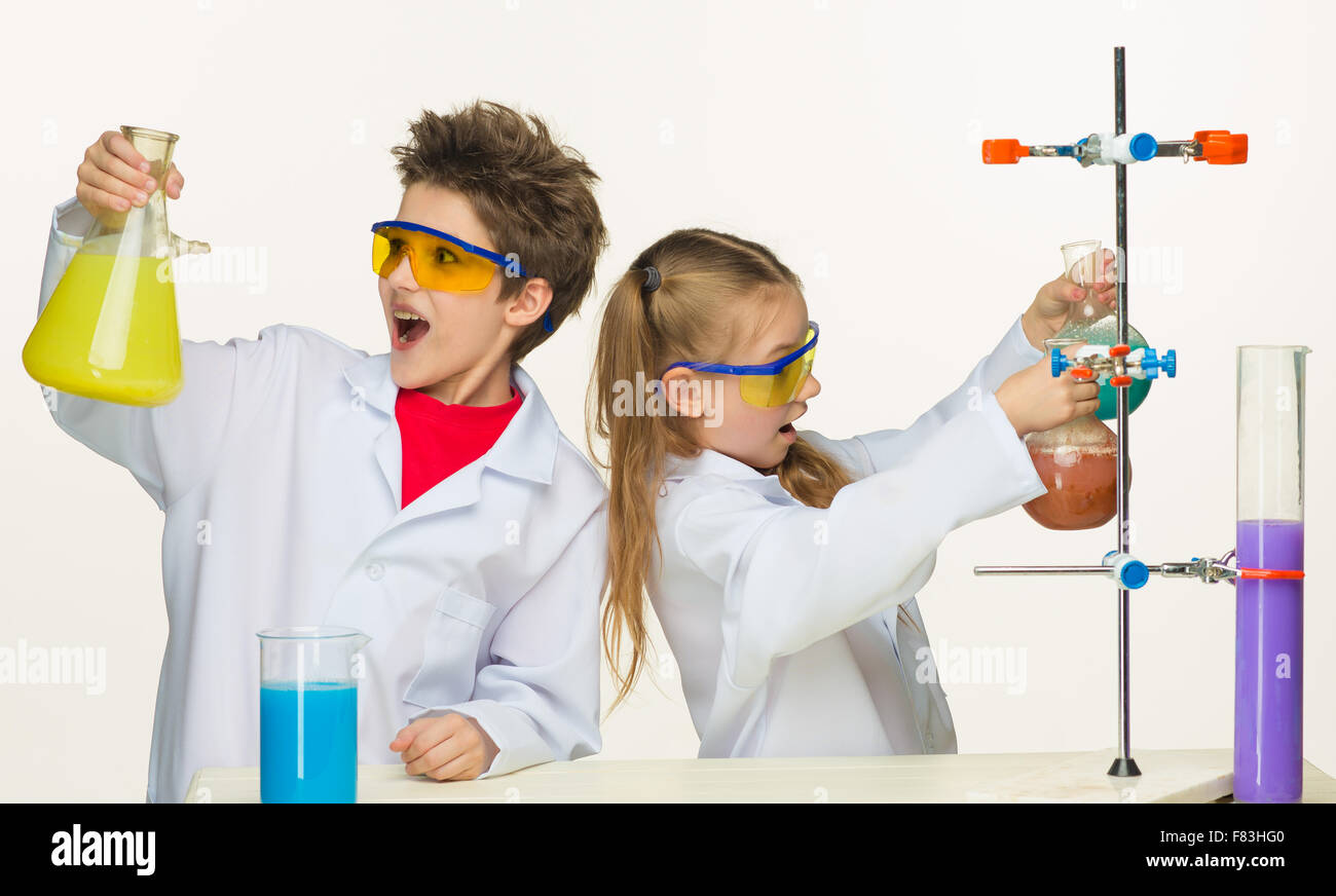 опыты на людях в медицине. опыты лаборатория над человеком. над девушками проводят опыты. медицинские опыты на людях. туман фильм 2010.