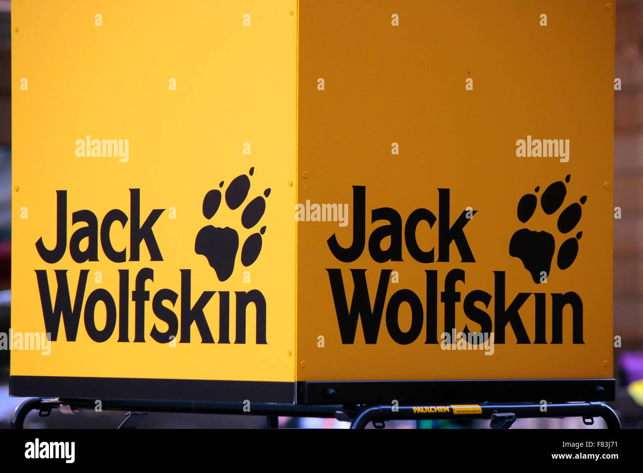 Jack wolfskin hi-res stock photography and images - Alamy