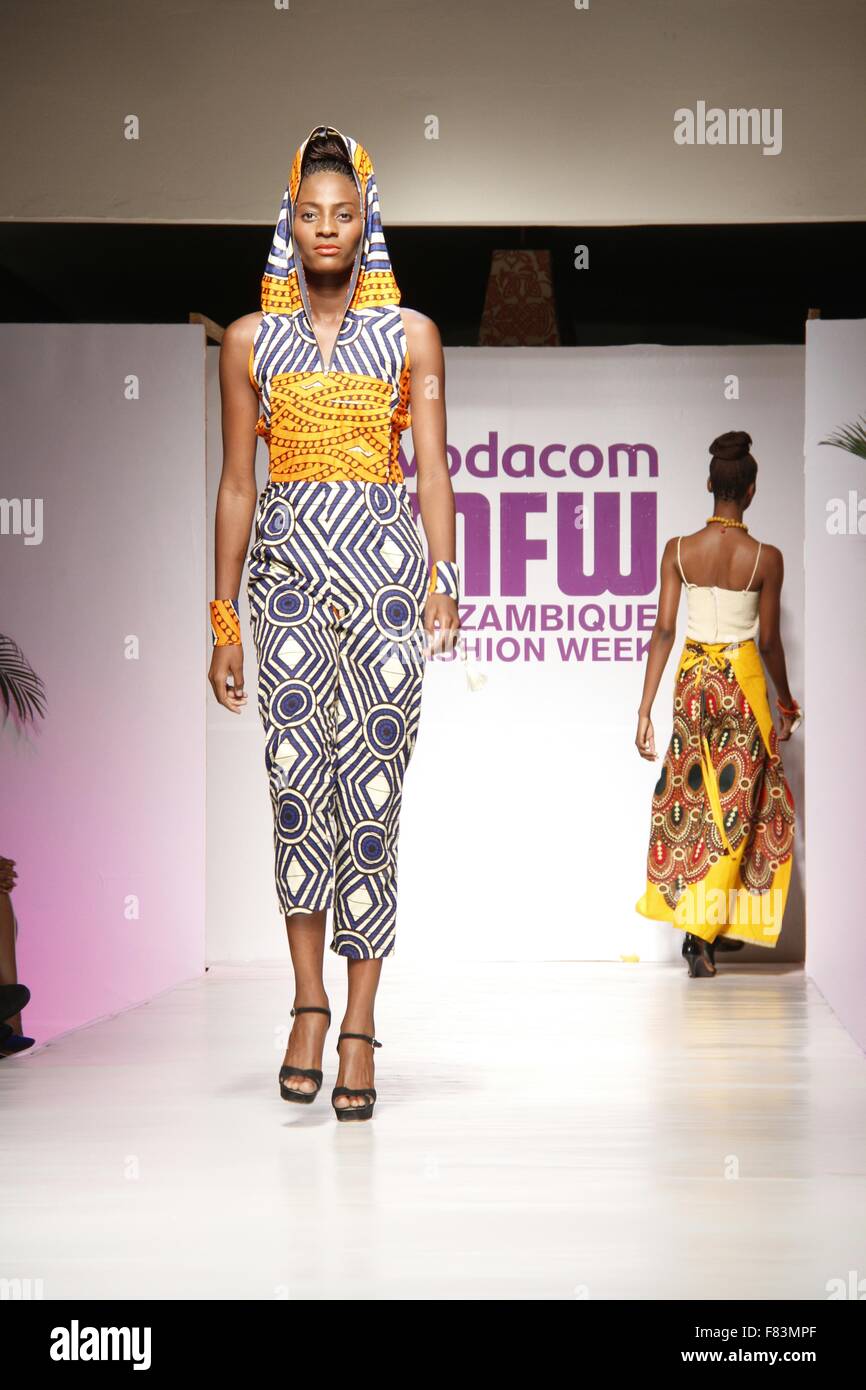 (151205) -- MAPUTO (MOZAMBIQUE), Dec. 5, 2015 (Xinhua) -- Models present creations during the Mozambique Fashion Week in Maputo, capital of Mozambique, on Dec. 4, 2015. (Xinhua/Li Xiaopeng) Stock Photo