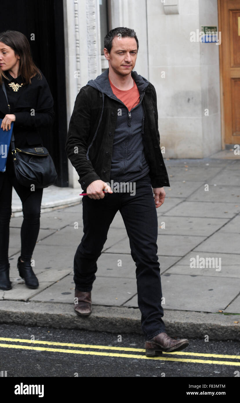 James McAvoy leaves Kiss FM Studios Featuring: James McAvoy Where: London,  United Kingdom When: 04 Nov 2015 Stock Photo - Alamy