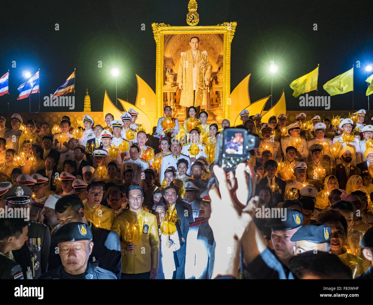 Bangkok, Thailand. 5th Dec, 2015. People hold up lanterns and candles during the celebration of the King's Birthday on Sanam Luang in Bangkok. Thais marked the 88th birthday of Bhumibol Adulyadej, the King of Thailand, Saturday. The King was born on December 5, 1927, in Cambridge, Massachusetts. The family was in the United States because his father, Prince Mahidol, was studying Public Health at Harvard University. He has reigned since 1946 and is the world's currently the longest serving monarch in the world and the longest serving monarch in Thai history. Credit:  ZUMA Press, Inc./Alamy Live Stock Photo