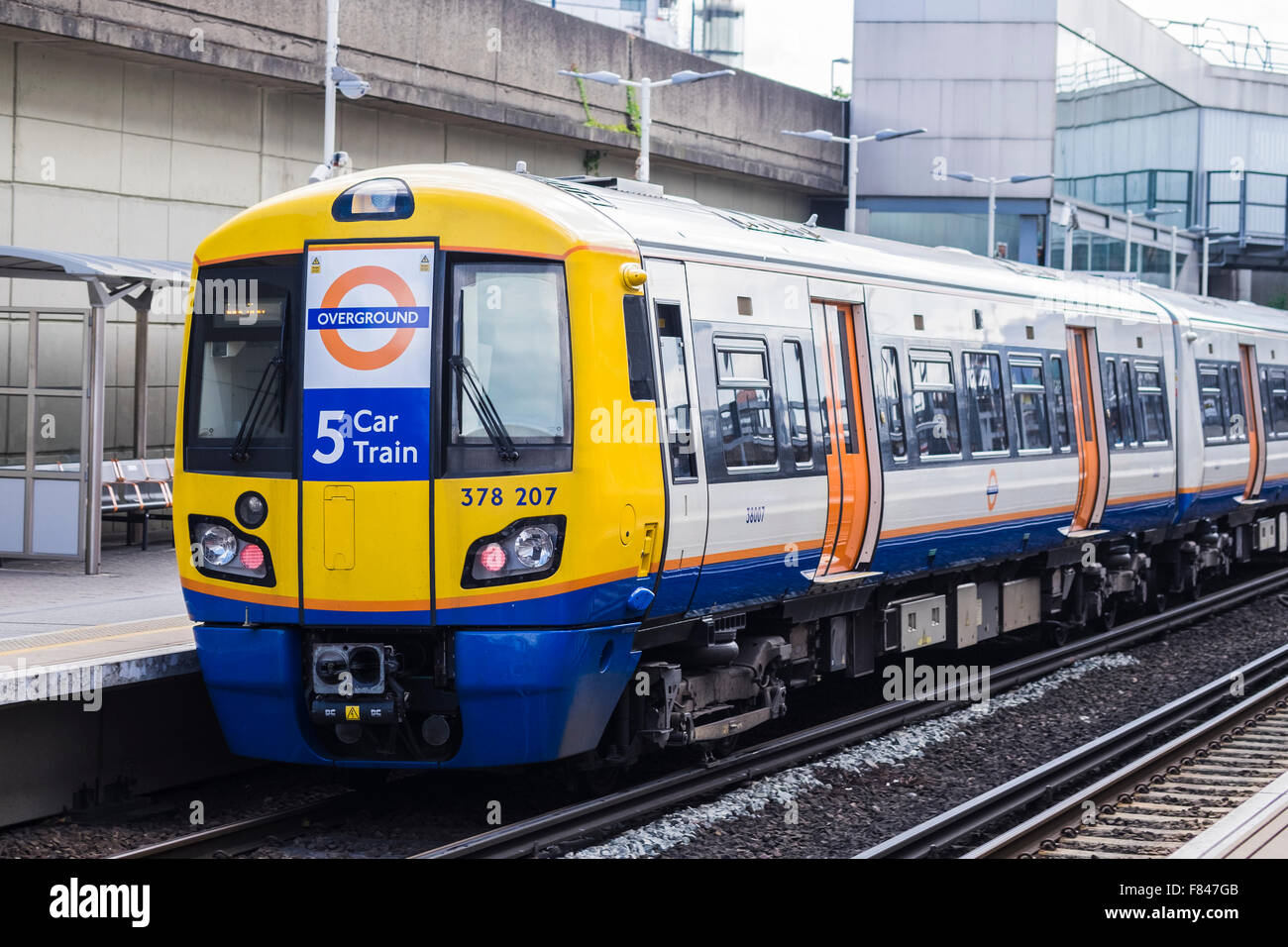 London overground train shepherds bush hi-res stock photography and ...