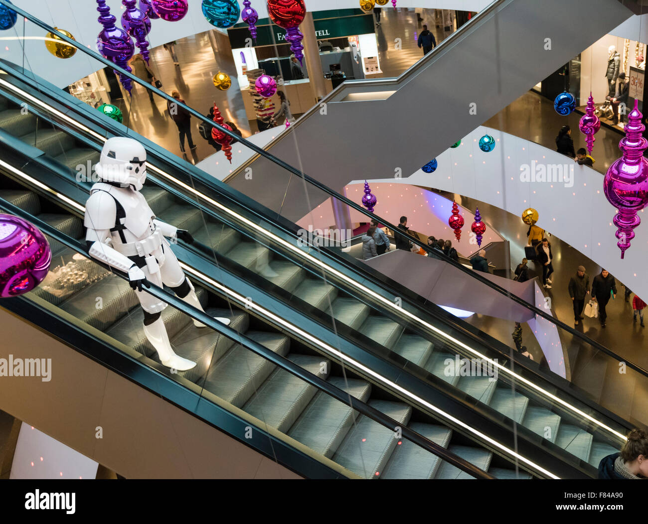 Zurich, Switzerland. 05th Dec, 2015. During a promotion event for the new  upcoming Star Wars movie at a Zurich shopping centre, a costumed Star Wars  Imperial Stormtrooper takes a break on the