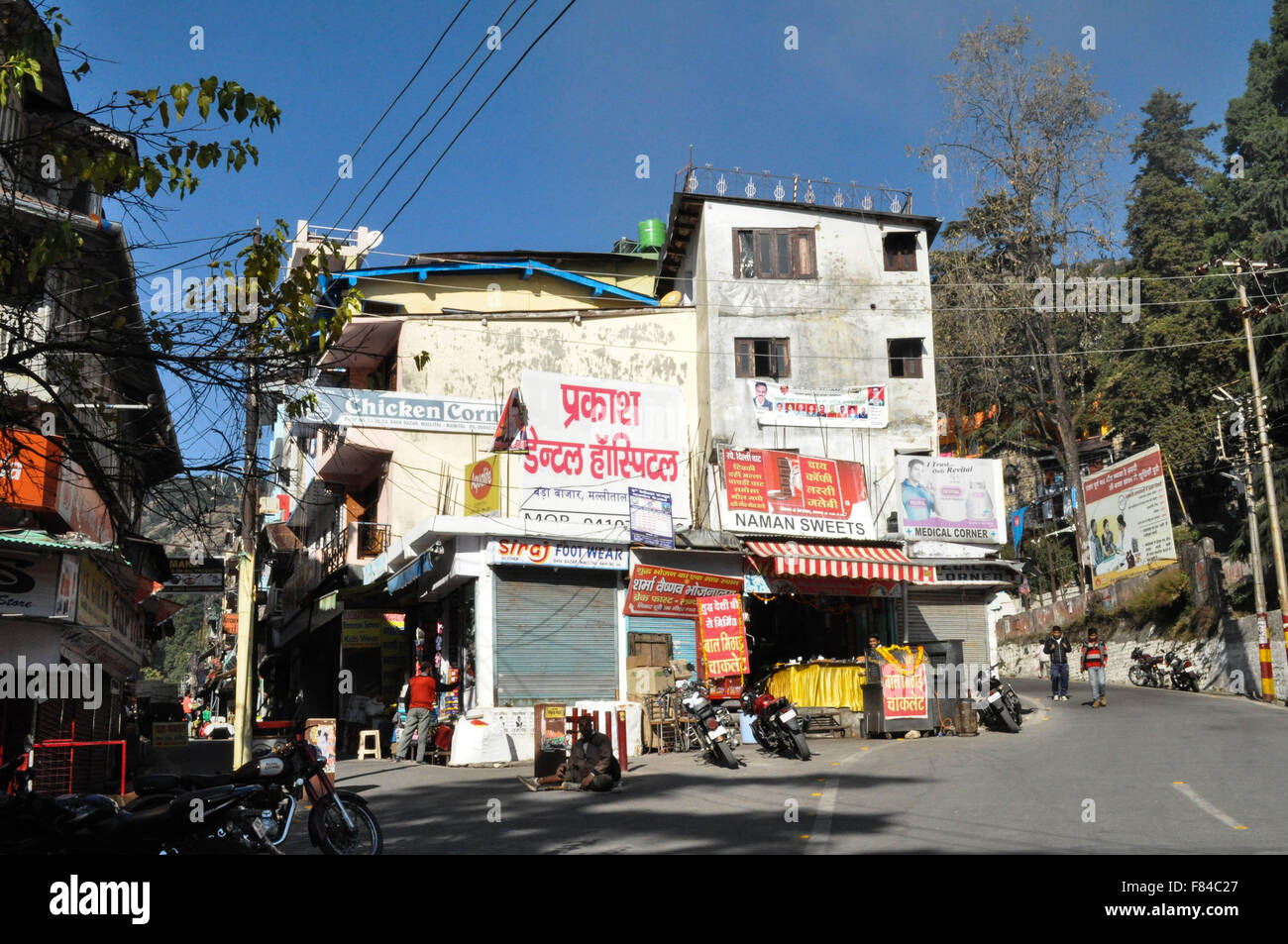 Bara Bazar market place is famous for Candles, woolens cloths, fruits, handicraft  at  Mallital, Nainital, Uttarakhand (India) Stock Photo