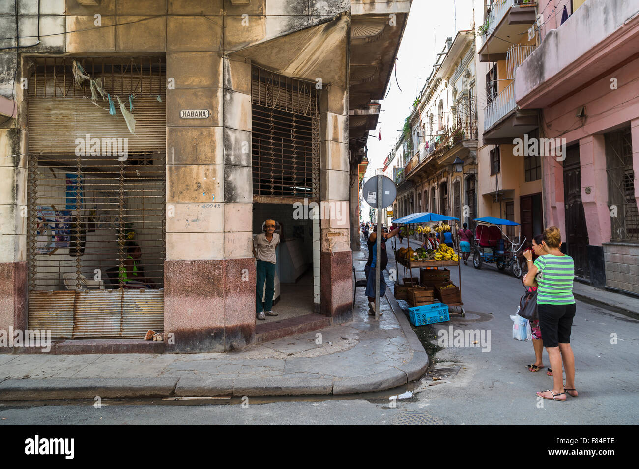 Shoppers on the streets of Centro Havana Stock Photo