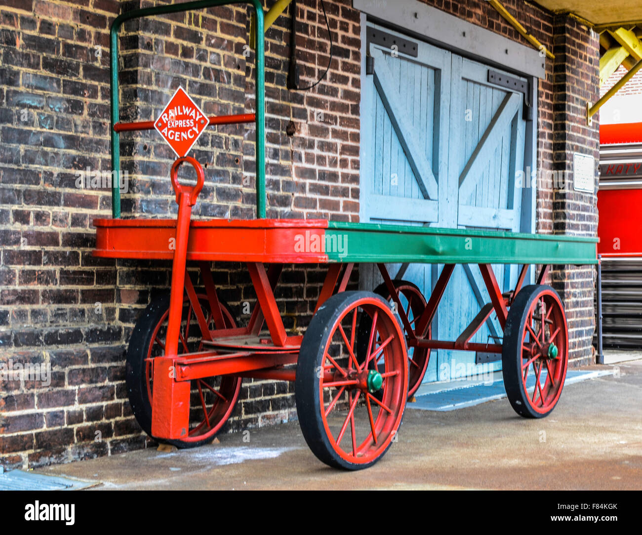luggage wagon