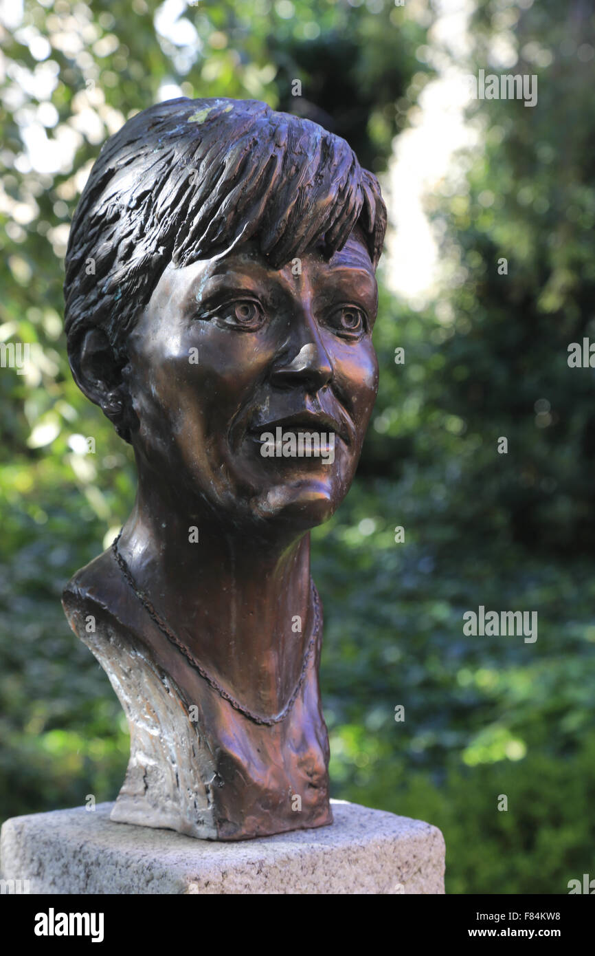 A closed up view of the bust of murdered journalist Veronica Guerin in