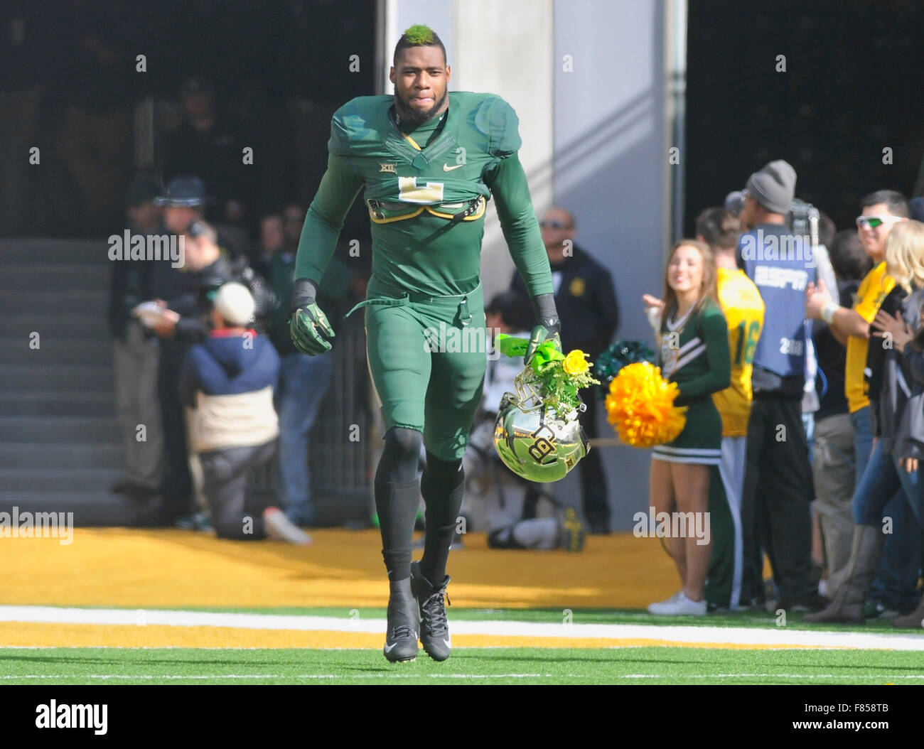 Waco, Texas, USA. 05th Dec, 2015. Baylor defensive end Shawn Oakman runs onto the field on