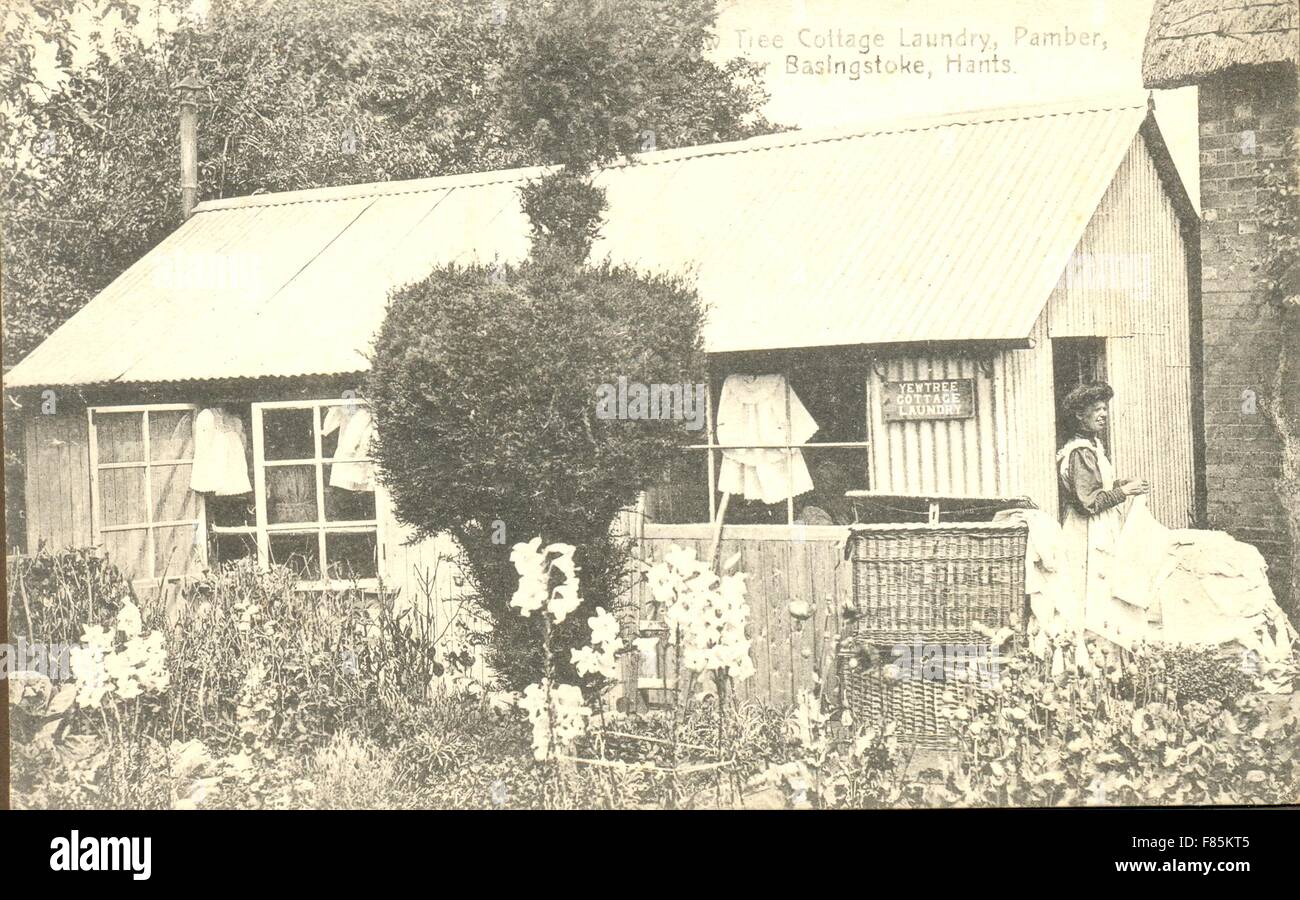 Postcard of Yew Tree Cottage Laundry, Pamber, Near Basingstoke, Hampshire.   Circa 1905 Stock Photo