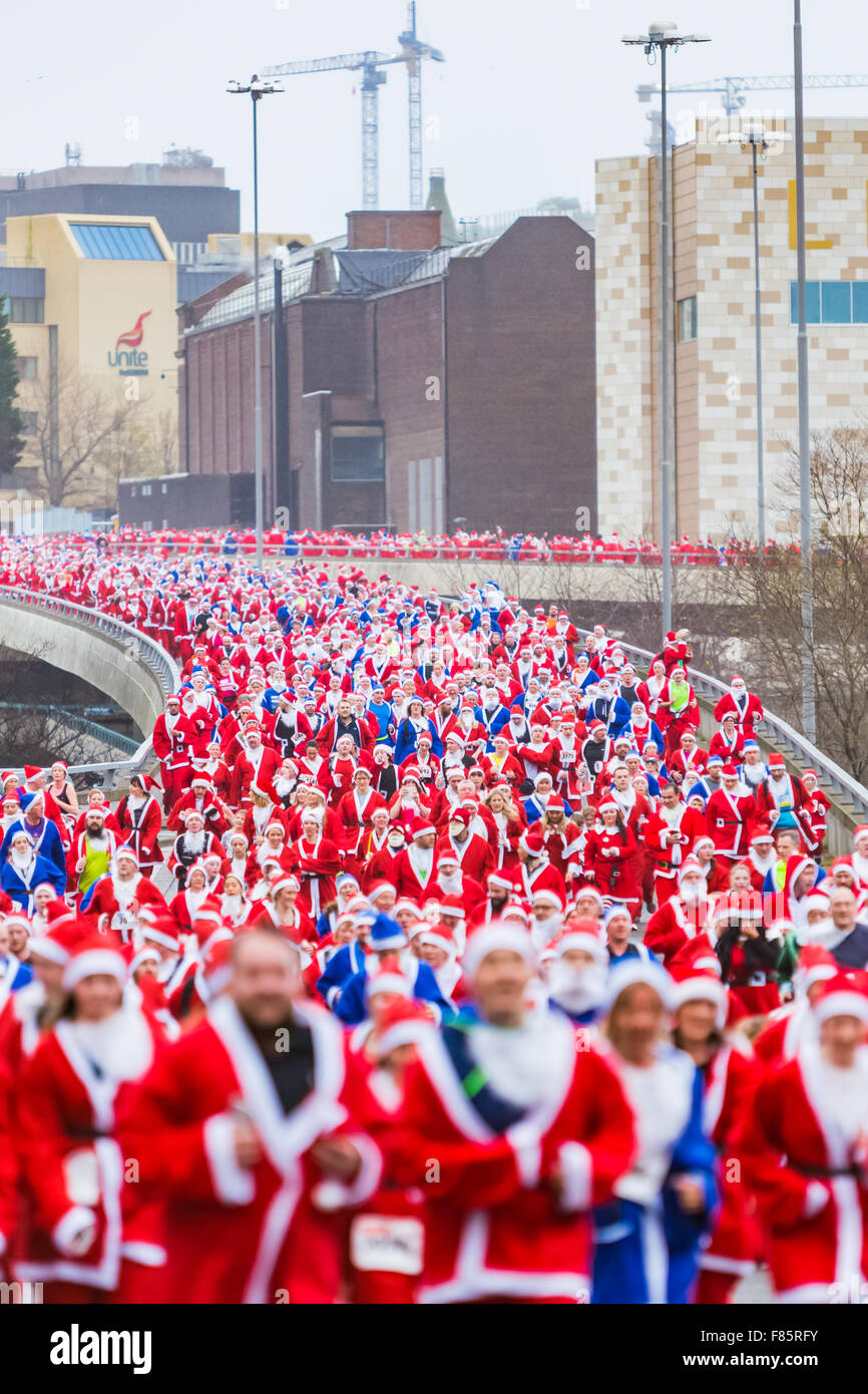 The 12th annual Santa Dash has taken place in Liverpool on Sunday, December 6, 2015 as thousands of people donned Santa suits in red, for Liverpool, and blue for Everton around the 5km route through the city centre. Credit:  Christopher Middleton/Alamy Live News Stock Photo