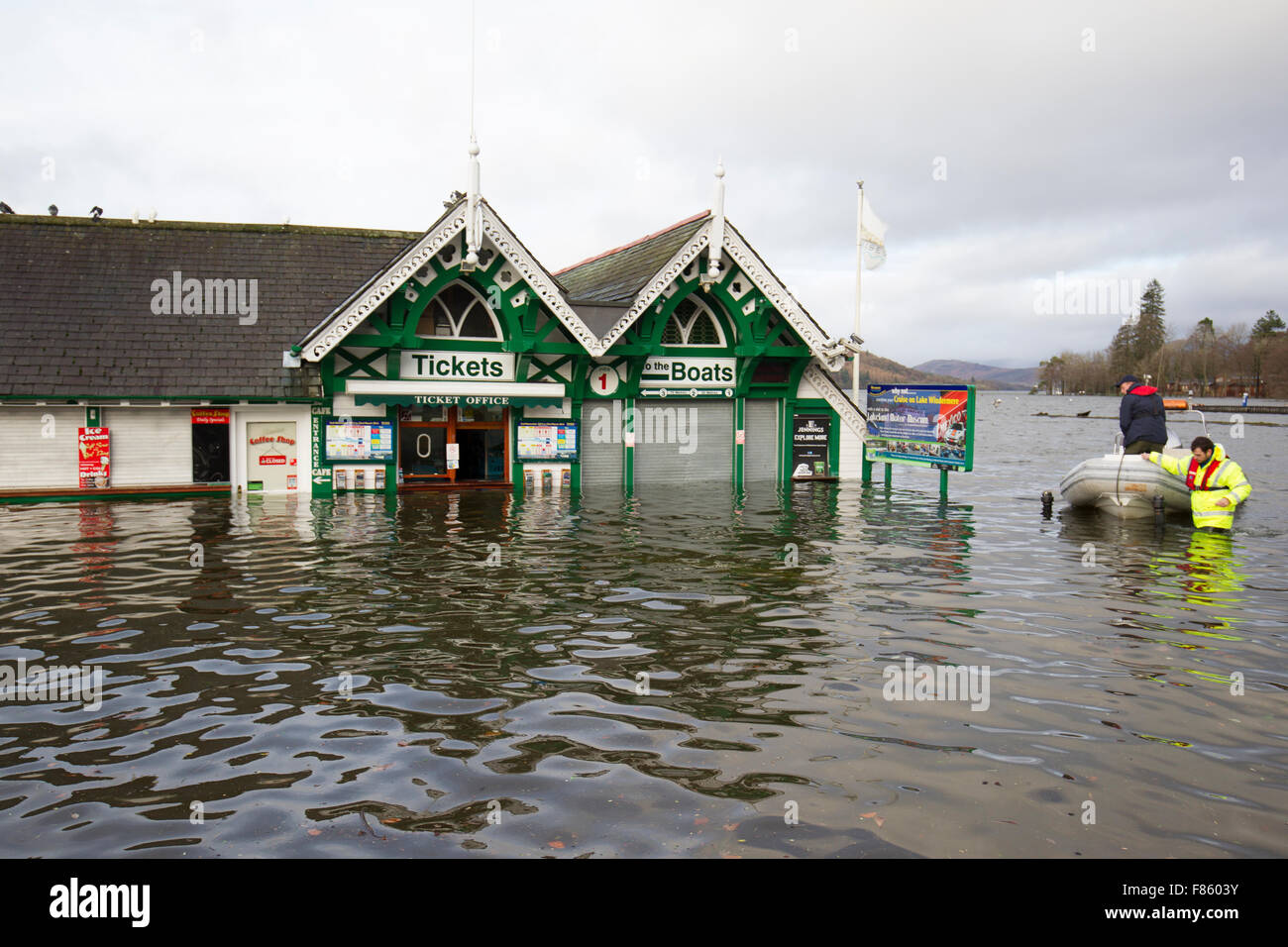 Lake Windermere, Cumbria, UK. 6th Dec, 2015. Severe flood. Lake Windermere flooded over to record high -for a few hours above the previous record  Bowness Bay Sunday morning promenade and main road flooded. Windermere Lakes Cruises & Pier Head Cafe flooded out Credit:  Gordon Shoosmith/Alamy Live News Stock Photo