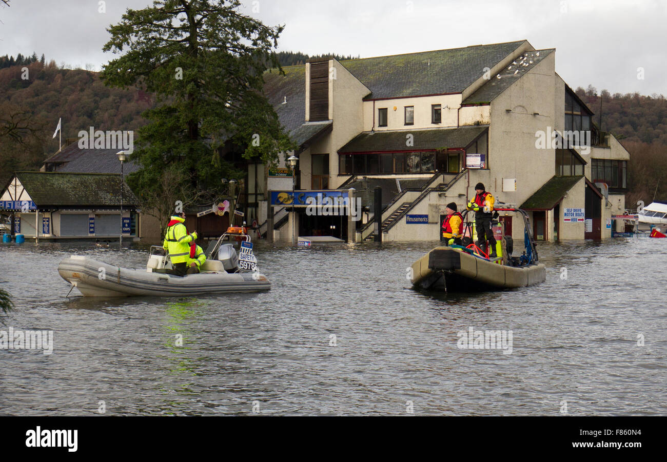 Lake Windermere, Cumbria, UK. 6th Dec, 2015. Severe flood. Lake