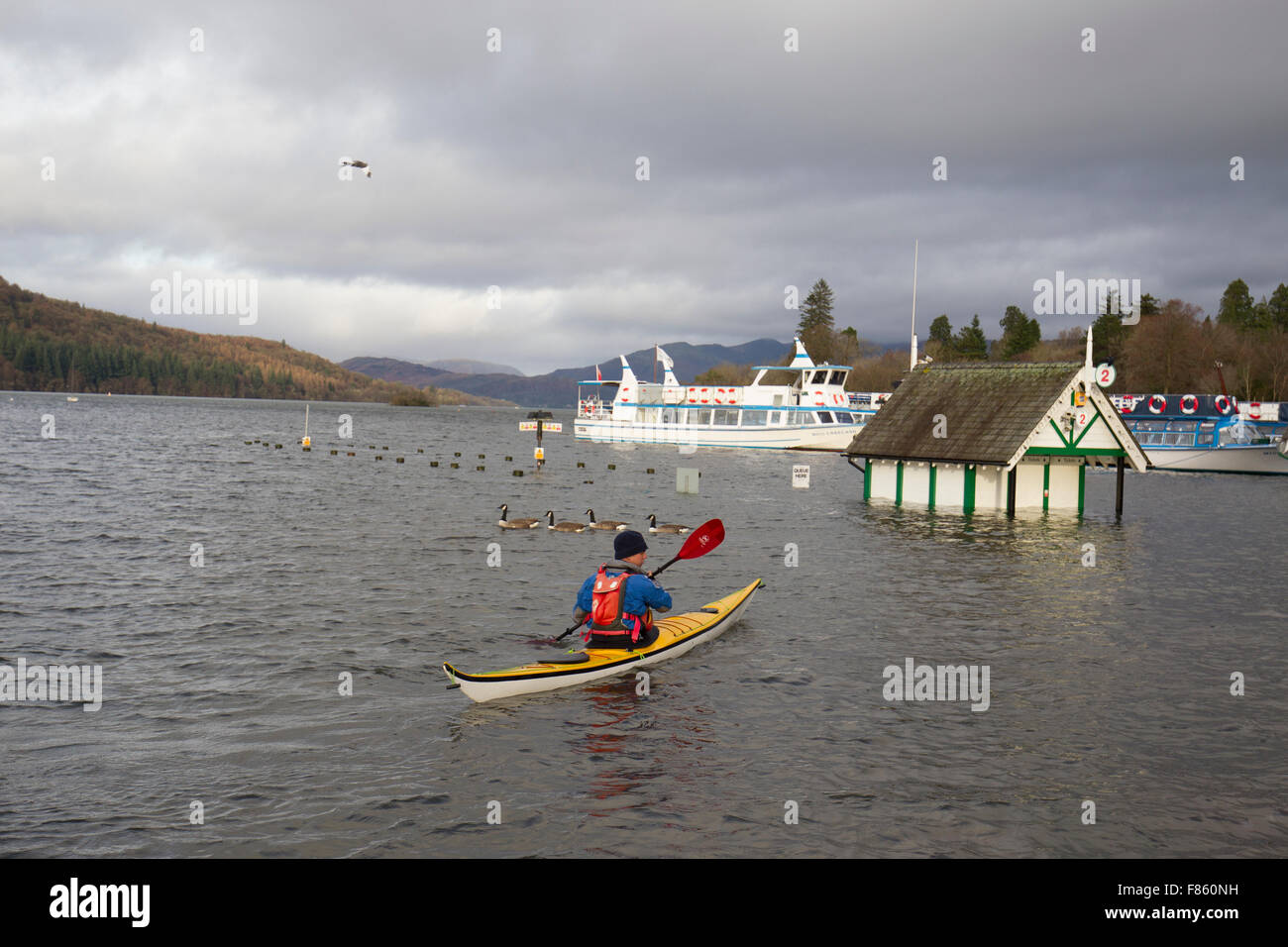 Lake Windermere, Cumbria, UK. 6th Dec, 2015. Severe flood. Lake Windermere flooded over to record high -for a few hours above the previous record  Bowness Bay Sunday morning promenade and main road floode Credit:  Gordon Shoosmith/Alamy Live News Stock Photo