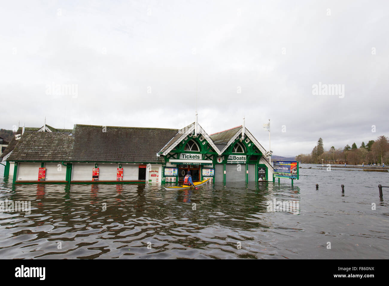 Lake Windermere, Cumbria, UK. 6th Dec, 2015. Severe flood. Lake