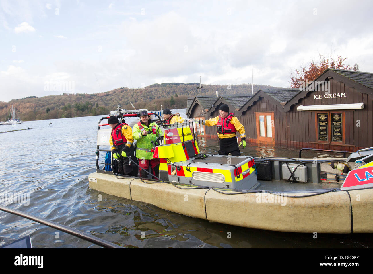 Lake Windermere, Cumbria, UK. 6th Dec, 2015. Severe flood. Lake