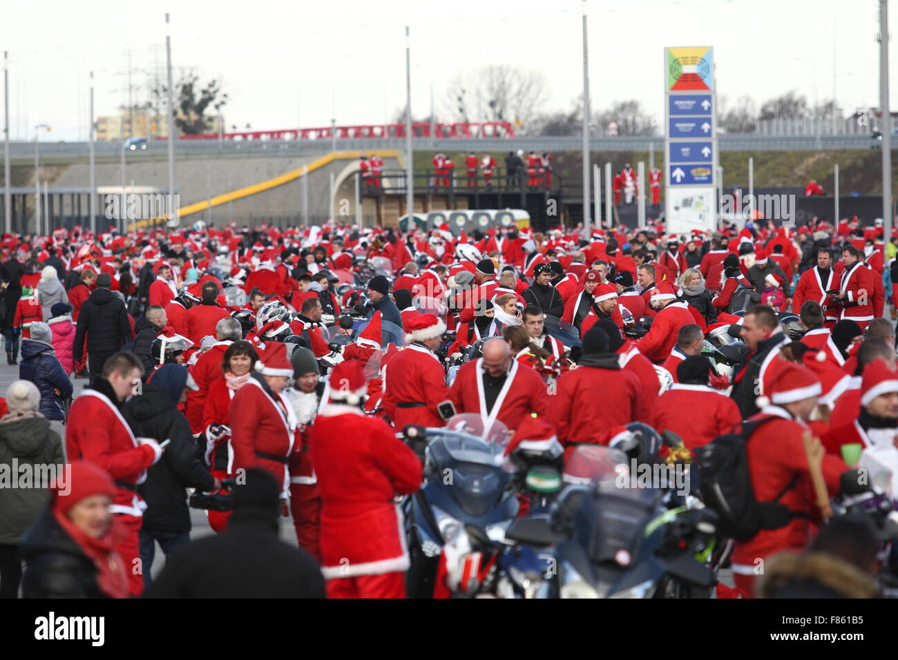 Gdansk, Poland 6th, Dec. 2015 Few thousands Santa Clauses on motorbikes participate in the charity parade on ThreeCity streets. Motorbikers passed from Energa Arena stadium in Gdansk to the Kosciuszko Square in Gdynia to collect money for needy children. Credit:  Michal Fludra/Alamy Live News Stock Photo