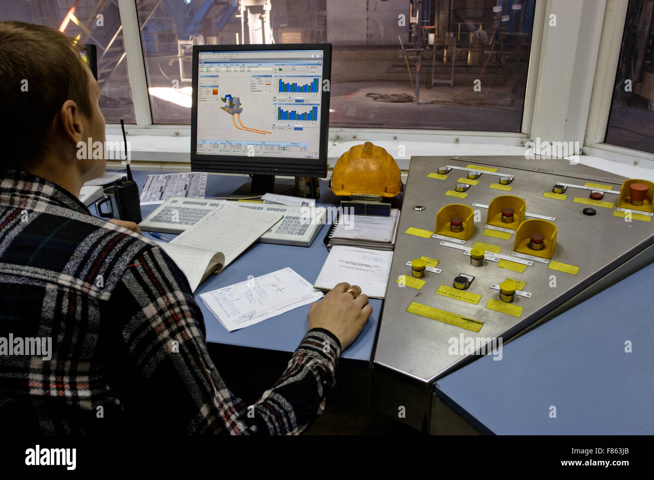 Worker in factory control room Stock Photo - Alamy