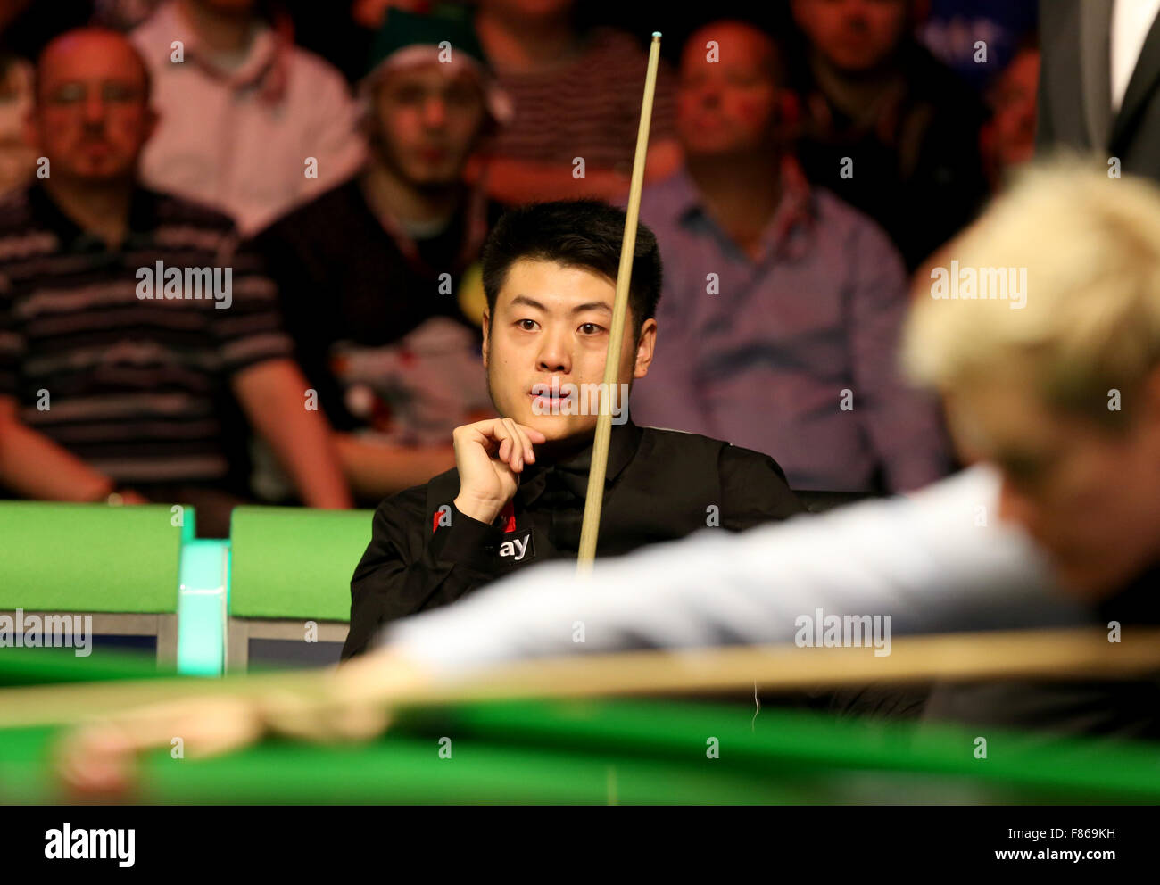 (151206) -- YORK, Dec. 6, 2015 (Xinhua) -- Liang Wenbo of China reacts during the final match against Neil Robertson of Australia at Snooker UK Championship 2015 in York, Britain, Dec. 6, 2015. (Xinhua/Han Yan) Stock Photo