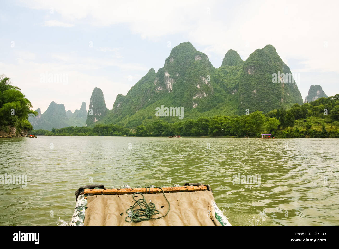 Bamboo raft china transport hi-res stock photography and images - Alamy