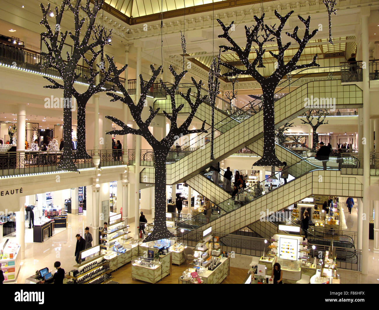 Le Bon Marche Department store, Christmas decoration, Paris, France, the  iconic central escalators designed by Andree Putman Stock Photo - Alamy