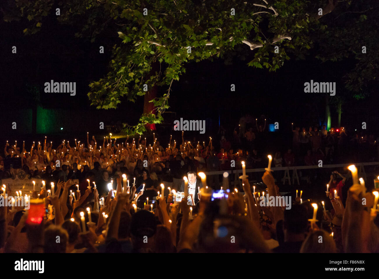 candlelit nighttime vigil during Elvis Week, Graceland, Memphis Tennessee, 15th August 2015 Stock Photo