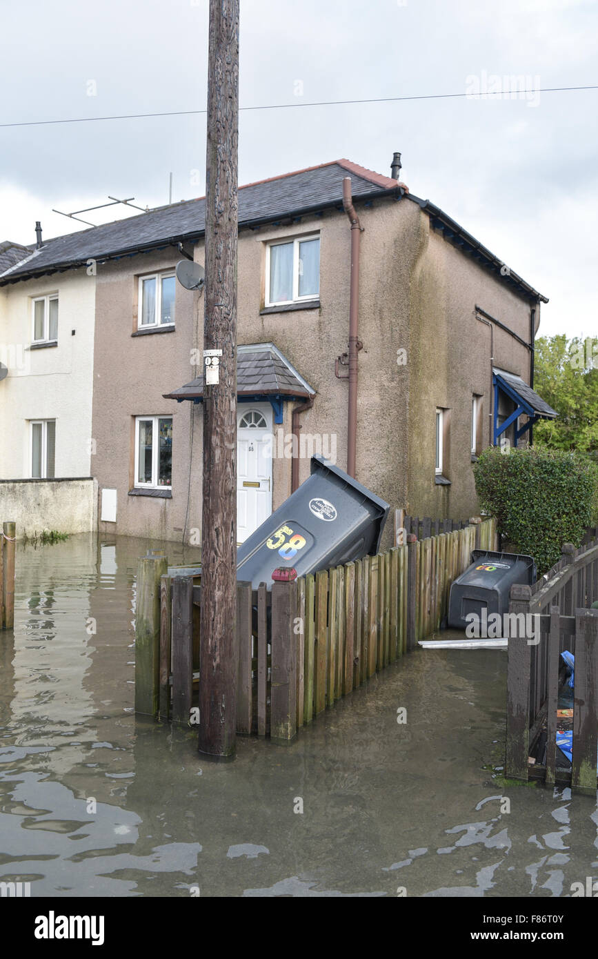Kendal, UK. 06th Dec, 2015. A wheelie bin has been lifter up. Wheelie