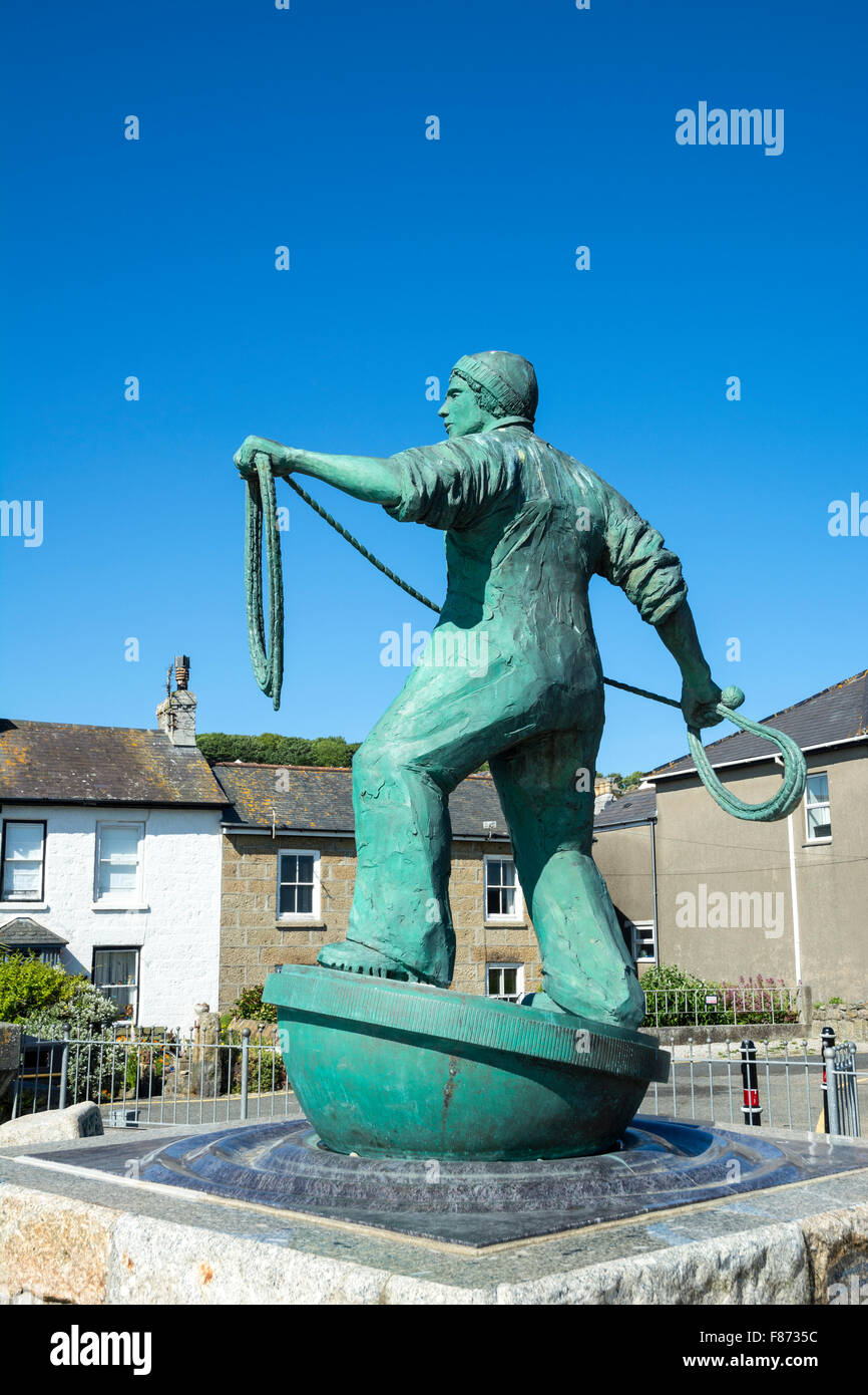 Bronze fisherman statue hi-res stock photography and images - Alamy