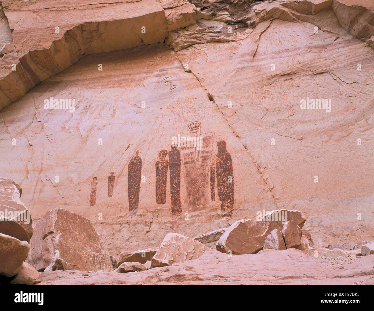 pictographs in the great gallery of horseshoe canyon in canyonlands