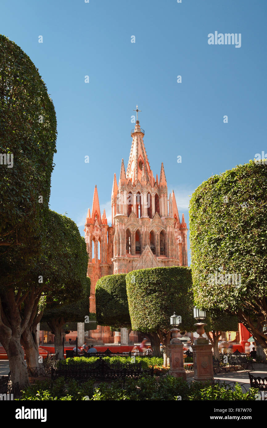 The neo gothic church of San Miguel Archangel rises up over the adjoining plaza in San Miguel de Allende in Mexico. Stock Photo