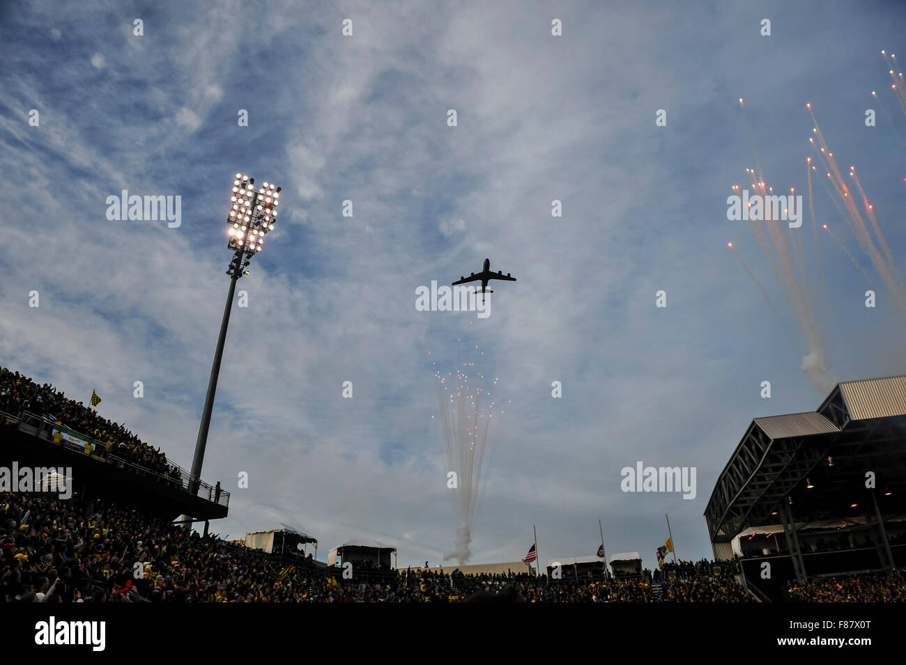 Columbus, Ohio, USA. 6th December, 2015. An airplane does a flyover before the match between Portland Timbers and Columbus Crew SC in the 2015 MLS Cup Final at MAPFRE Stadium in Columbus Ohio . Credit:  Cal Sport Media/Alamy Live News Stock Photo