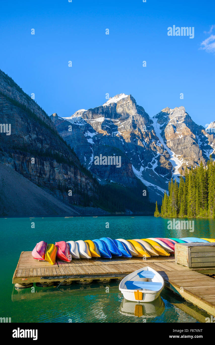 Colourful canoes at Moraine Lake, Banff National Park, Alberta, Canada Stock Photo