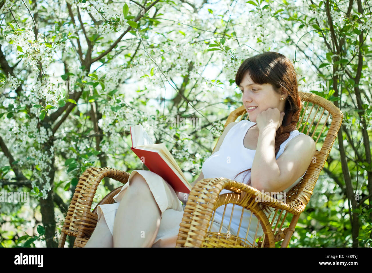 portrait of girl in spring blossoming garden Stock Photo - Alamy