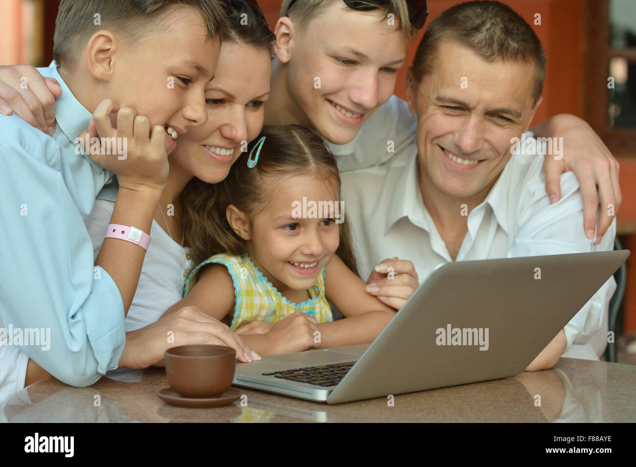 happy family with laptop Stock Photo - Alamy